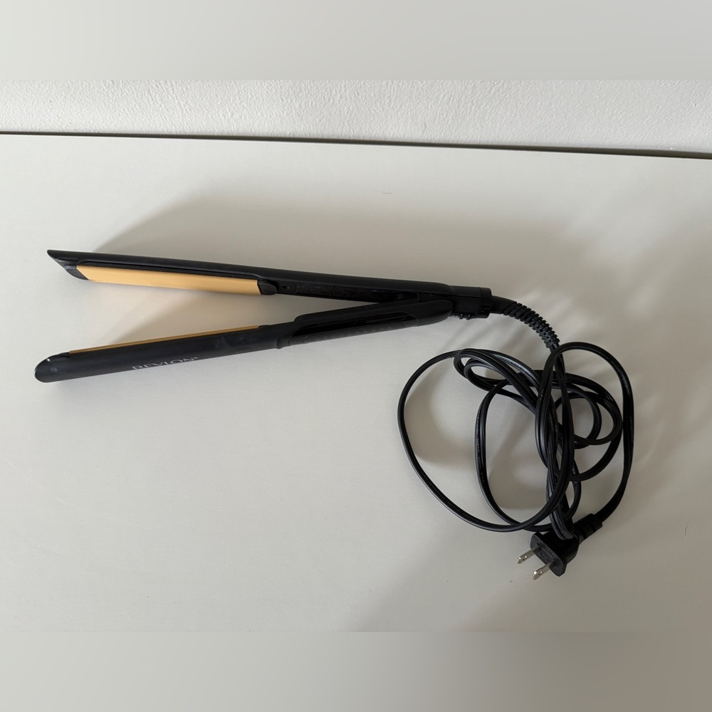 Revlon Ceramic Coated 1” Flat Iron Hair Straightener